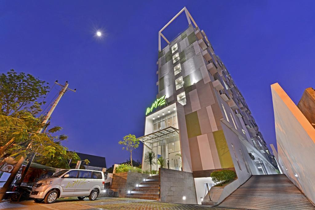 Whiz Hotel Pemuda Semarang Exterior foto